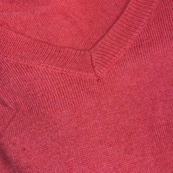 Lightweight V-Neck Sweater 💕 - Picture 3 of 3